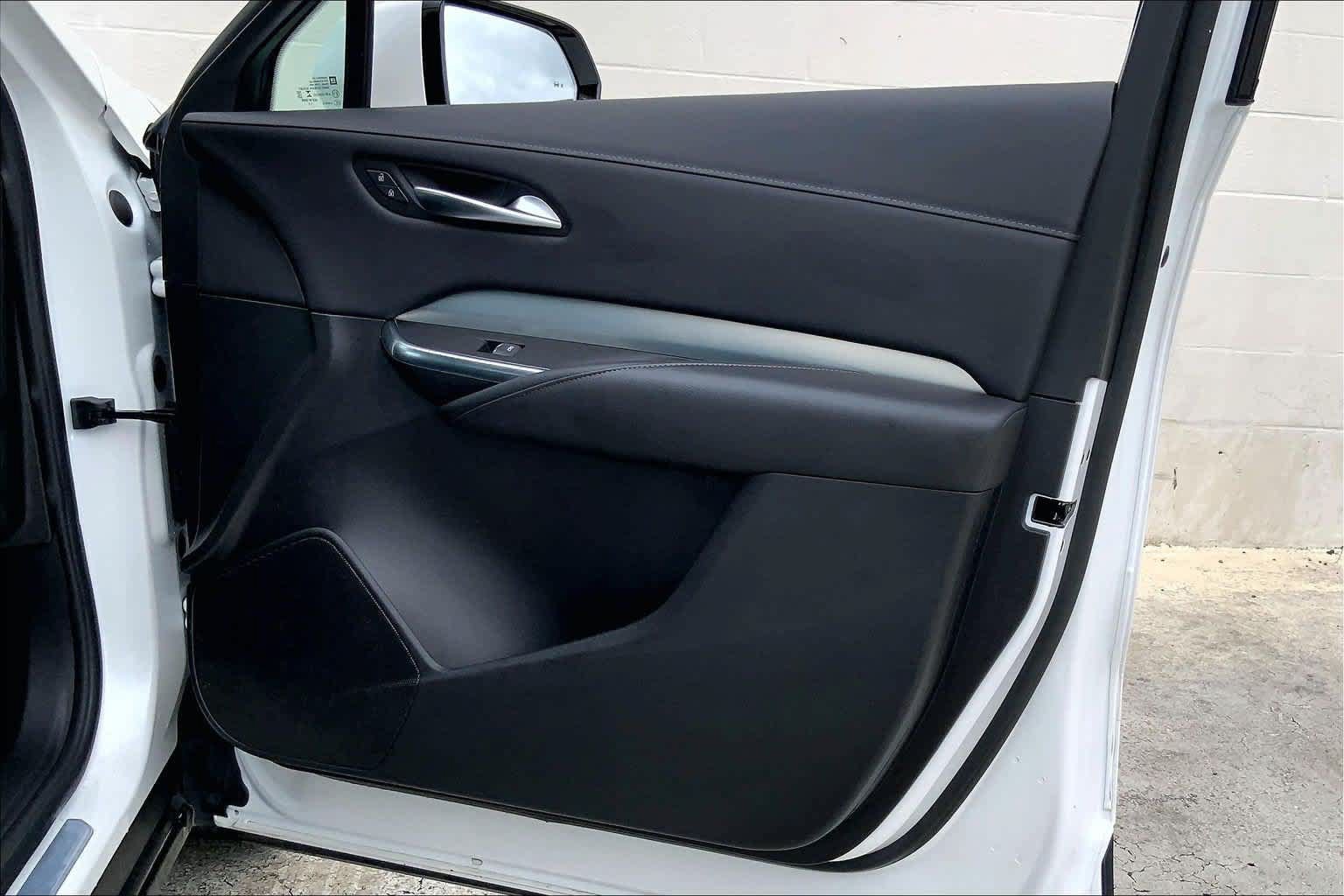 Used 2023 Cadillac XT4 Premium Luxury w/ LPO, Onyx Lite Package FWD image 28