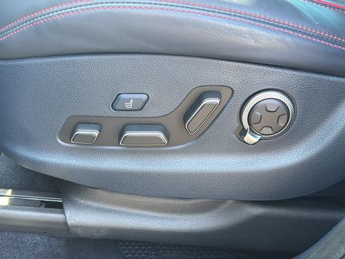Used 2025 Genesis GV70 3.5T Sport w/ Sport Advanced Package AWD/4WD image 20