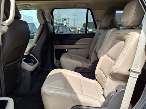 Used 2024 Lincoln Navigator Premiere AWD/4WD image 22