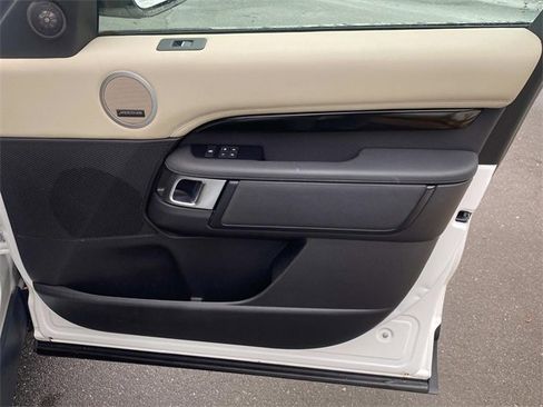 Used 2021 Land Rover Discovery S image 36