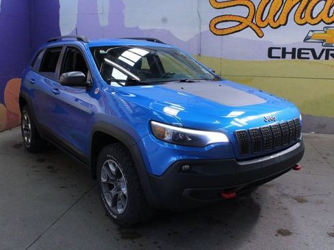 Used 2019 Jeep Cherokee Trailhawk w/ Cold Weather Group image 4