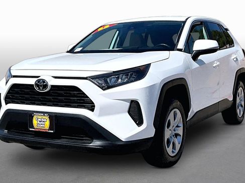 Used 2022 Toyota RAV4 LE FWD image 1