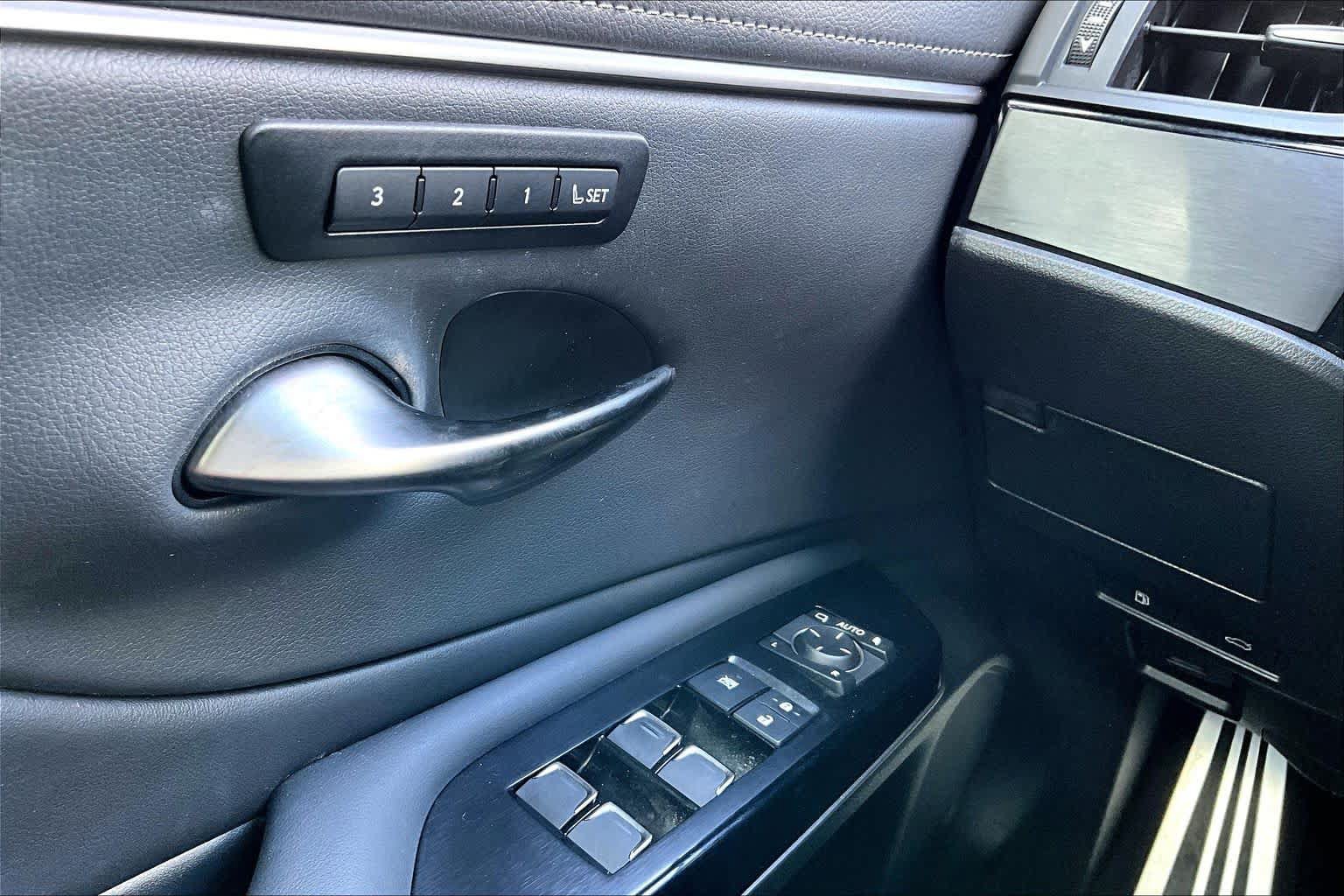 Used 2024 Lexus ES 350 F Sport w/ Accessory Package (Z2) FWD image 34