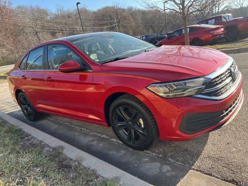 Used 2023 Volkswagen Jetta SE image 3