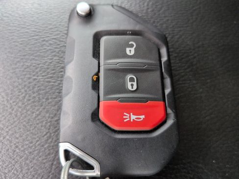 Used 2023 Jeep Wrangler Unlimited Sahara AWD/4WD image 29