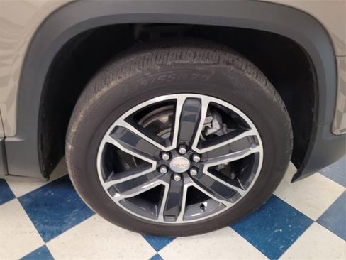 Used 2023 GMC Acadia SLT w/ Technology Package image 16