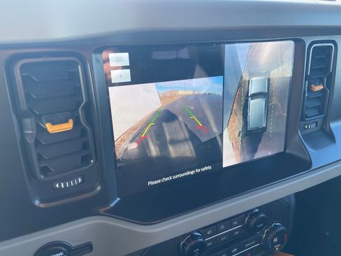 Used 2021 Ford Bronco Badlands image 17