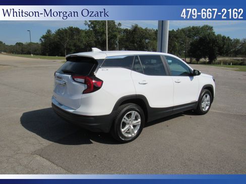 Used 2024 GMC Terrain SLE image 12