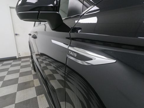 Certified 2022 Volkswagen Taos SE w/ Panoramic Sunroof Package image 10