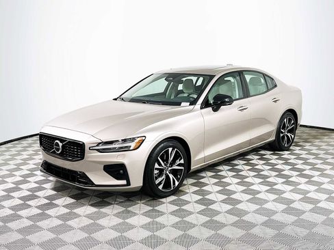 Used 2025 Volvo S60 B5 Core w/ Climate Package image 3