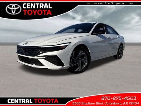Used 2025 Hyundai Elantra Sport image 1