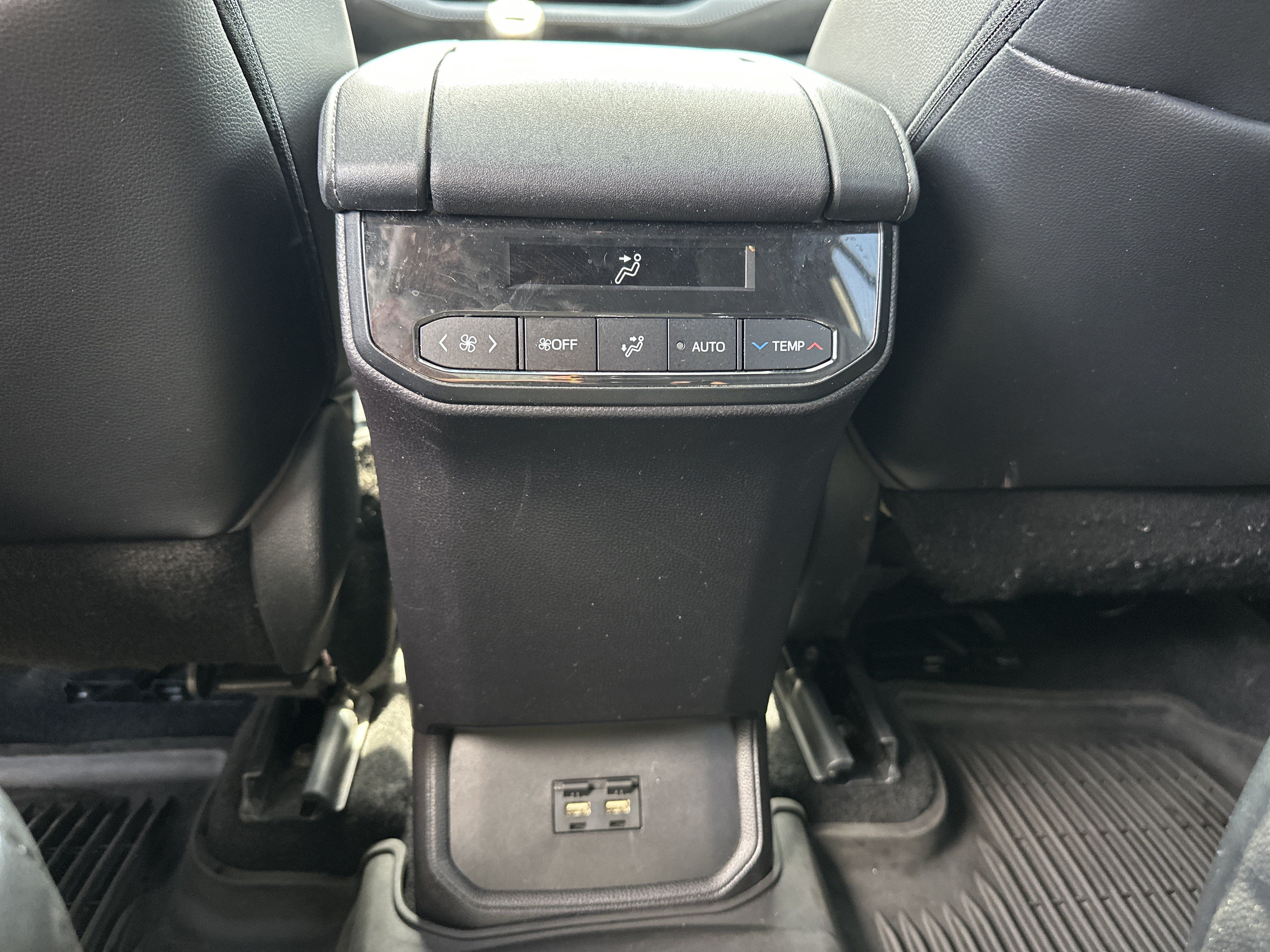 Used 2021 Toyota Highlander XSE FWD image 23