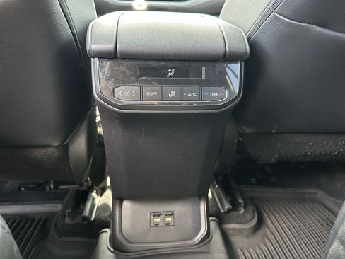 Used 2021 Toyota Highlander XSE FWD image 23