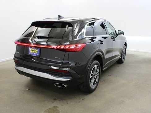 Certified 2025 Audi Q5 Premium w/ Convenience Package image 5