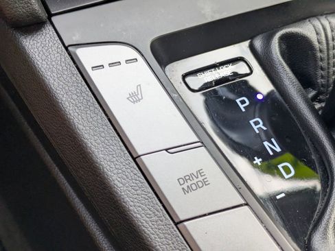 Used 2017 Hyundai Elantra Value Edition image 24