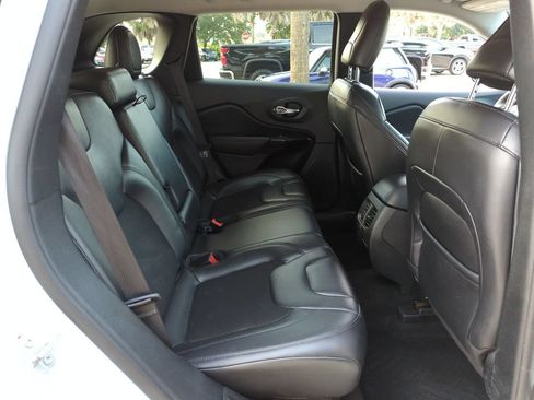 Used 2020 Jeep Cherokee Latitude Plus FWD image 22