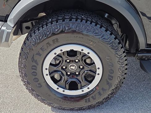 Certified 2026 Ford Bronco Badlands w/ Sasquatch Package AWD/4WD image 7