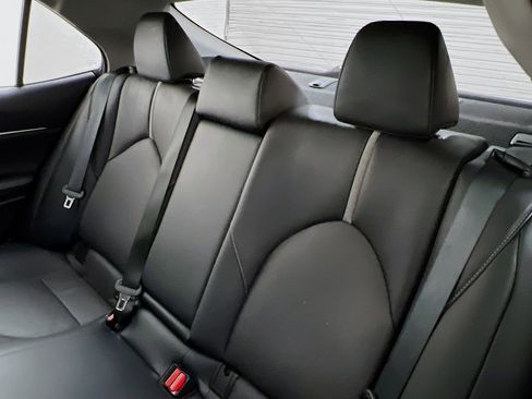 Used 2021 Toyota Camry XSE image 19