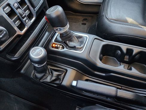 Used 2023 Jeep Gladiator Sport image 25