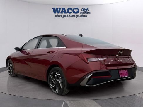 Used 2025 Hyundai Elantra Sport image 4