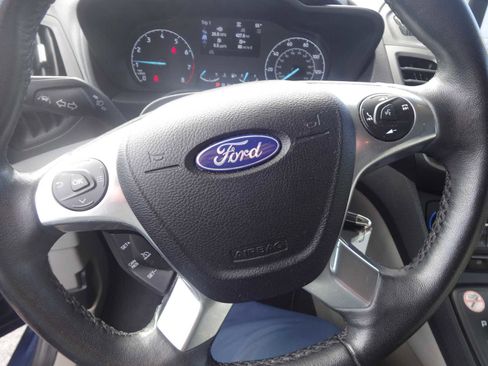 Used 2022 Ford Transit Connect XLT image 19