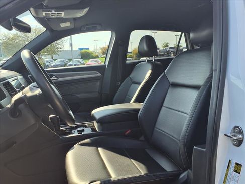 Used 2022 Volkswagen Atlas Cross Sport SE image 11