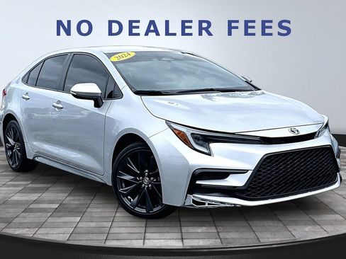 Used 2024 Toyota Corolla SE FWD image 3