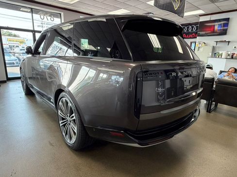 Used 2024 Land Rover Range Rover Long Wheelbase SE AWD/4WD image 12