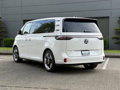 Used 2025 Volkswagen ID. Buzz Pro S RWD image 6