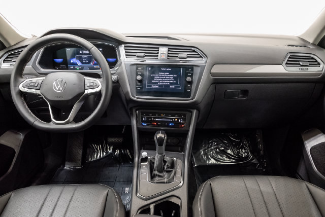 Used 2023 Volkswagen Tiguan SE FWD image 25