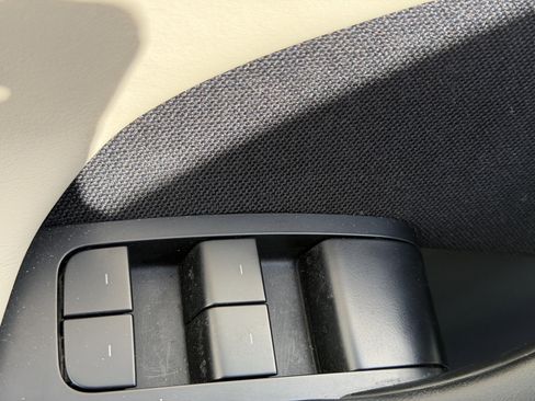 Used 2022 Tesla Model S image 18