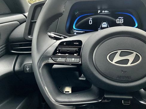 Certified 2025 Hyundai Elantra Sport image 18