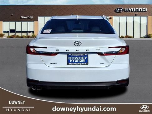 Used 2025 Toyota Camry SE image 5