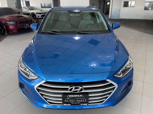 Used 2017 Hyundai Elantra SE w/ Cargo Package image 2