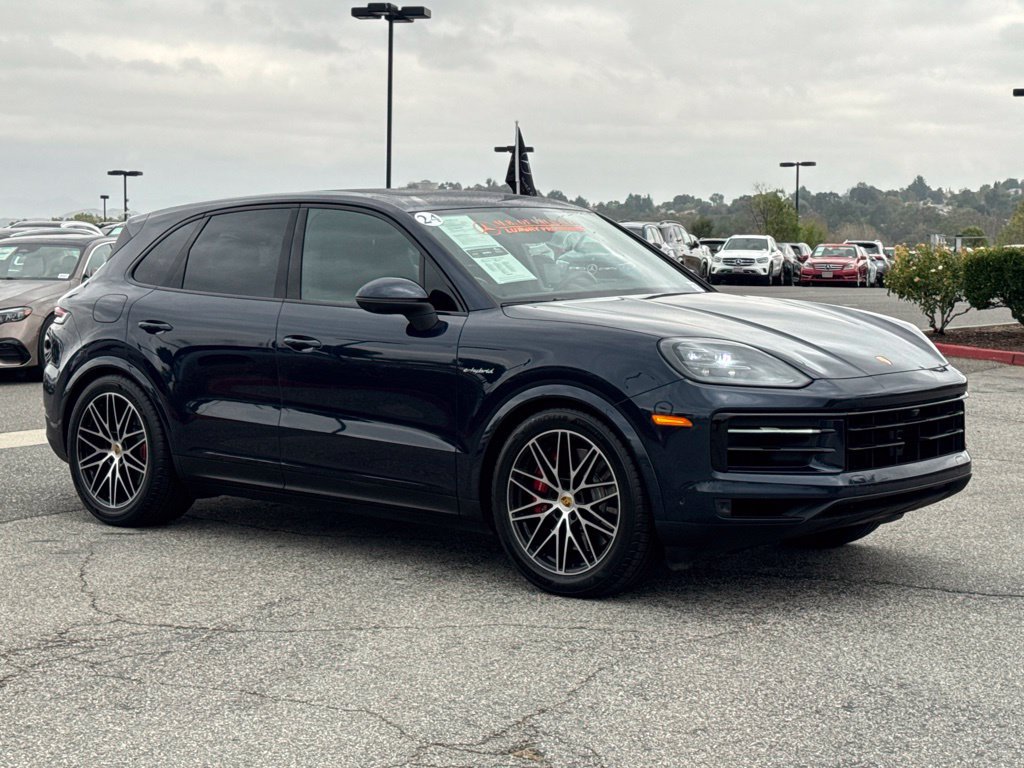Used 2024 Porsche Cayenne S AWD/4WD image 5