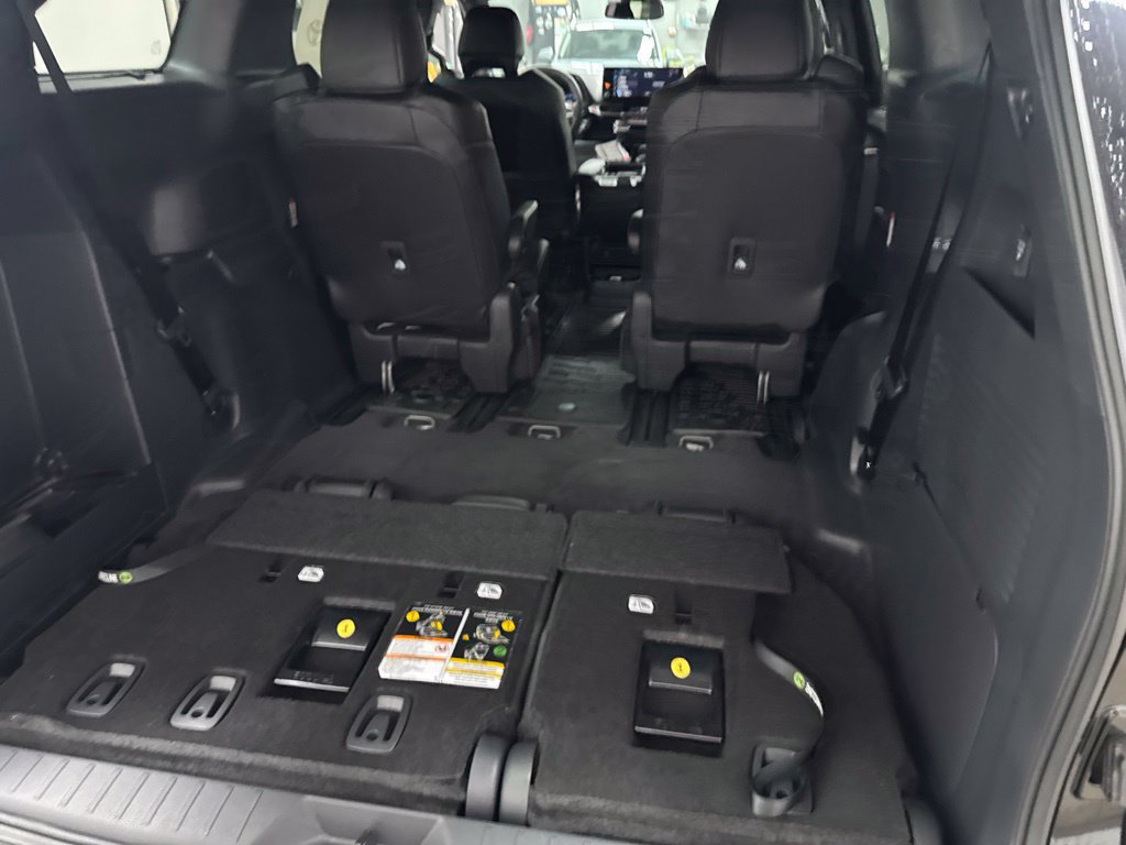 New 2026 Toyota Sienna XLE Woodland Edition AWD/4WD image 33