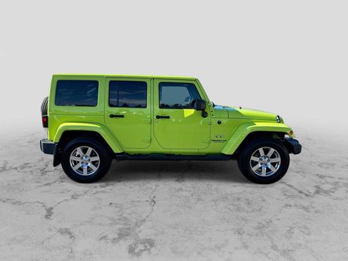 Used 2016 Jeep Wrangler Unlimited Sahara w/ Connectivity Group AWD/4WD image 9