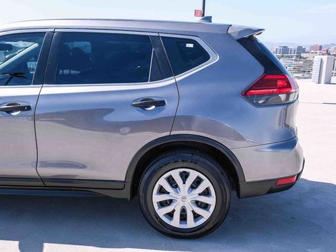 Used 2017 Nissan Rogue S AWD/4WD image 8