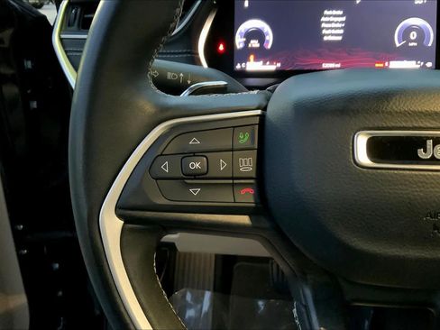 Used 2022 Jeep Grand Cherokee L Limited image 23