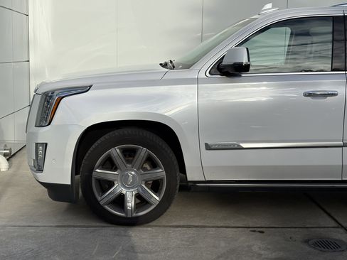 Used 2019 Cadillac Escalade Premium Luxury image 5