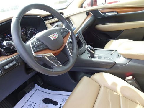 Used 2017 Cadillac XT5 Platinum image 12