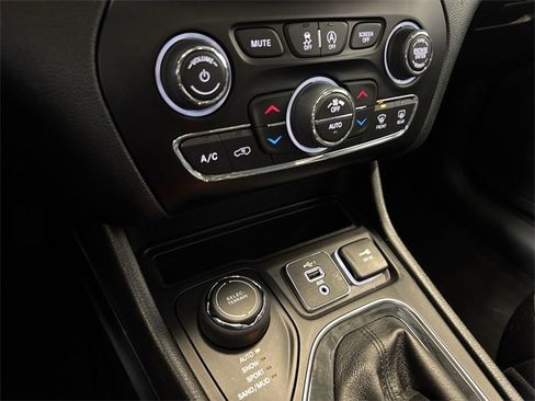 Used 2022 Jeep Cherokee Limited image 20