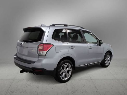 Used 2017 Subaru Forester 2.5i Touring image 4
