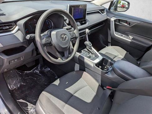 Used 2025 Toyota RAV4 XLE AWD/4WD image 12