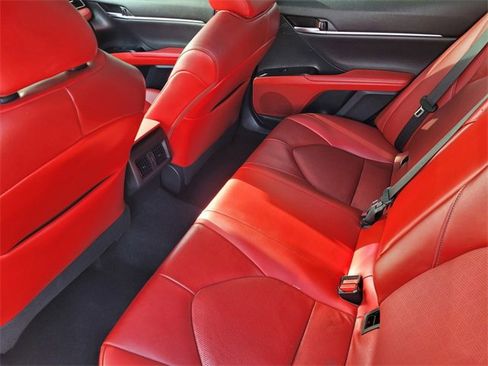 Used 2020 Toyota Camry XSE image 9