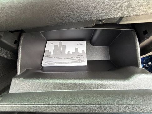 Used 2019 Chevrolet Equinox LT FWD image 34