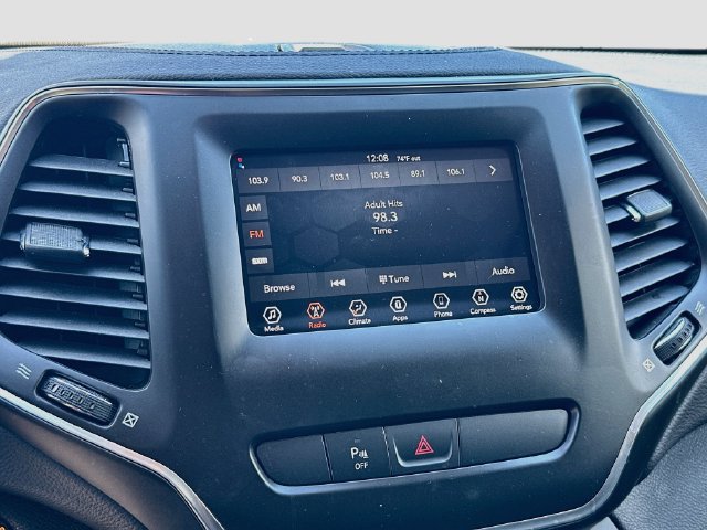 Used 2019 Jeep Cherokee Latitude Plus w/ Trailer Tow Group AWD/4WD image 15