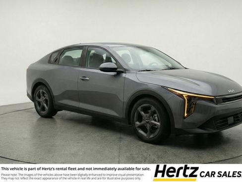 Used 2025 Kia K4 LXS image 1