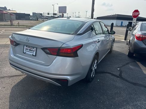 Used 2019 Nissan Altima 2.5 S FWD image 7