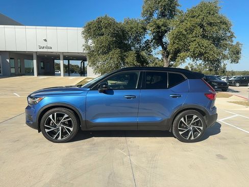 Used 2021 Volvo XC40 T5 R-Design w/ Protection Package image 3